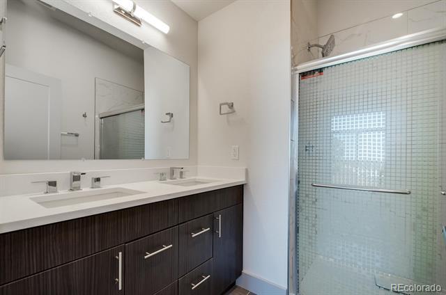 Foto del edificio - 15300 Chambers Rd