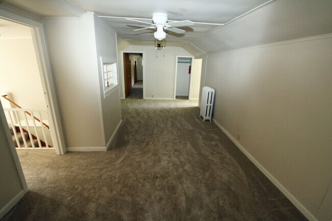 Foto del edificio - 3323 Lakeshore Dr