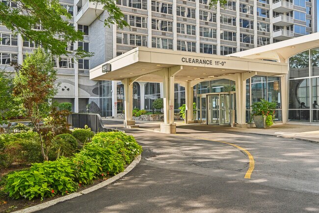 Foto del edificio - 4250 N Marine Dr