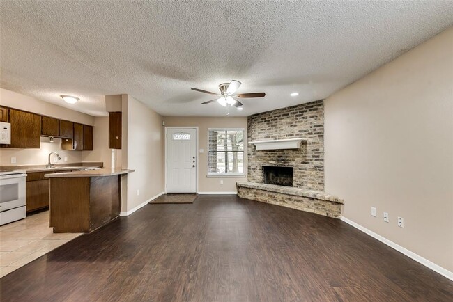 Foto del edificio - 913 W Rochelle Rd