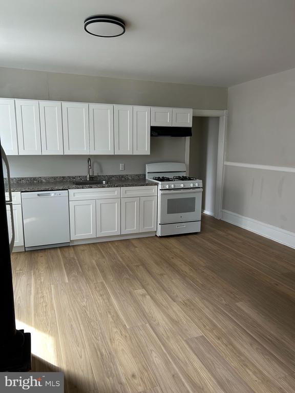 Building Photo - 428 Middlesex St