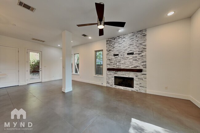 Building Photo - 2502 Kinney Rd