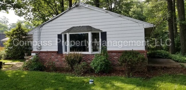 Building Photo - $1095 - 3 Bed, 2 Bath, Ranch Home - Paradise