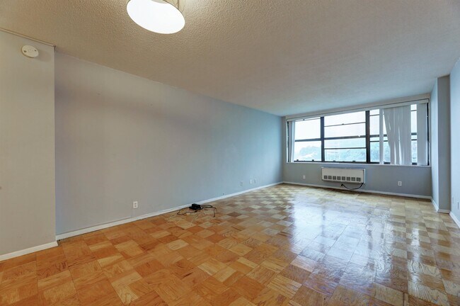 Foto del edificio - 7002 JFK Blvd E
