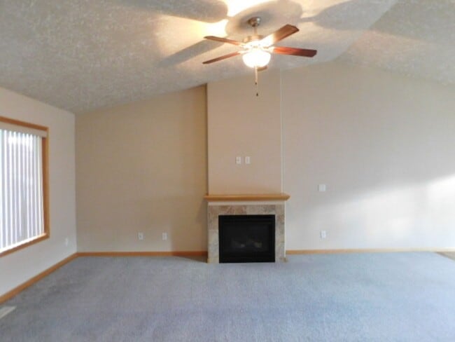 Building Photo - 3Bd/2Ba Single Story House - Available Soon!