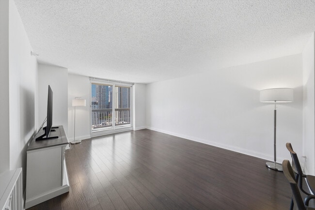 Building Photo - 545 N Dearborn St
