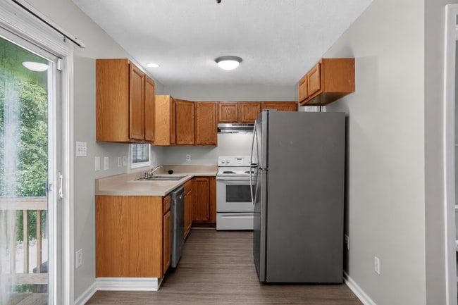 Building Photo - End Unit Townhouse in King George