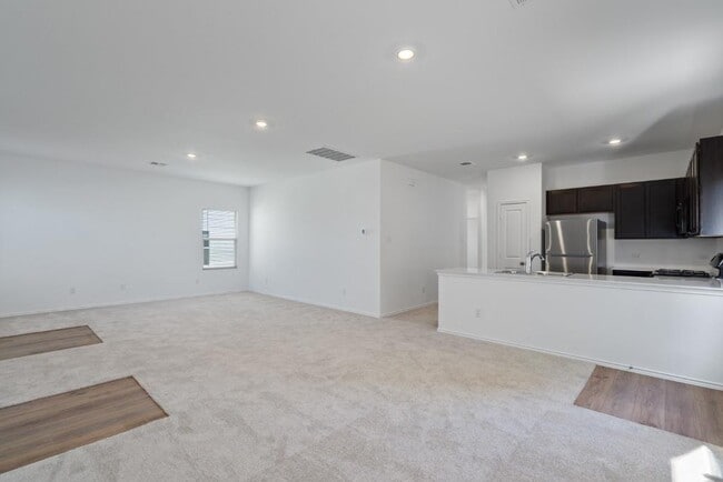 Building Photo - 230 Gabbro Gdns