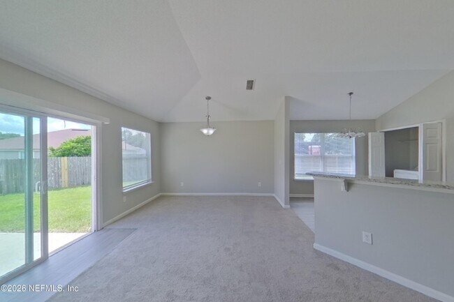 Foto del edificio - 6830 Shoreline Ln