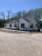 Building Photo - 107 Treemont St