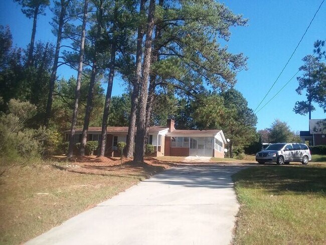 Building Photo - Lovely Brick home in Cary
