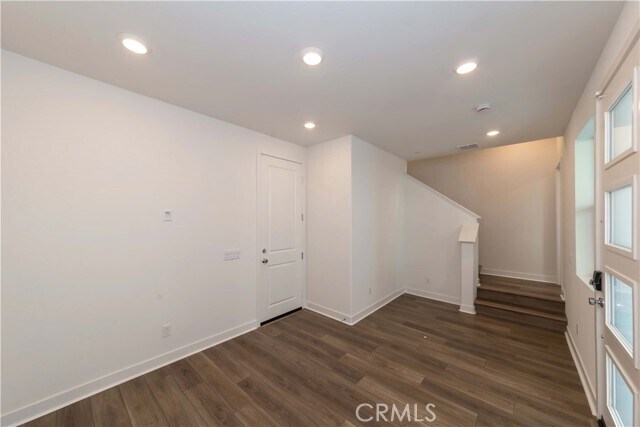 Building Photo - 262 Sash