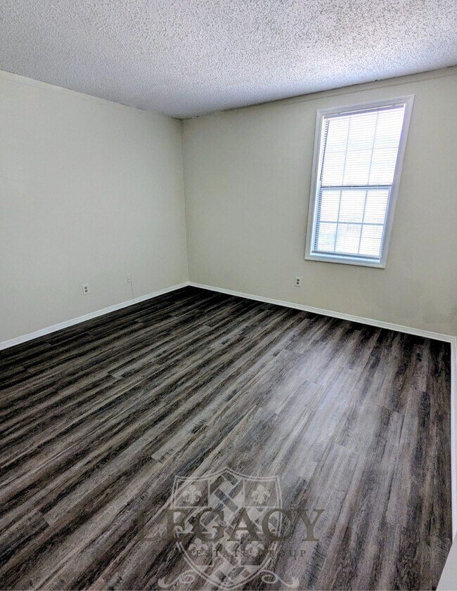 Foto del edificio - 918 Coarsey Dr