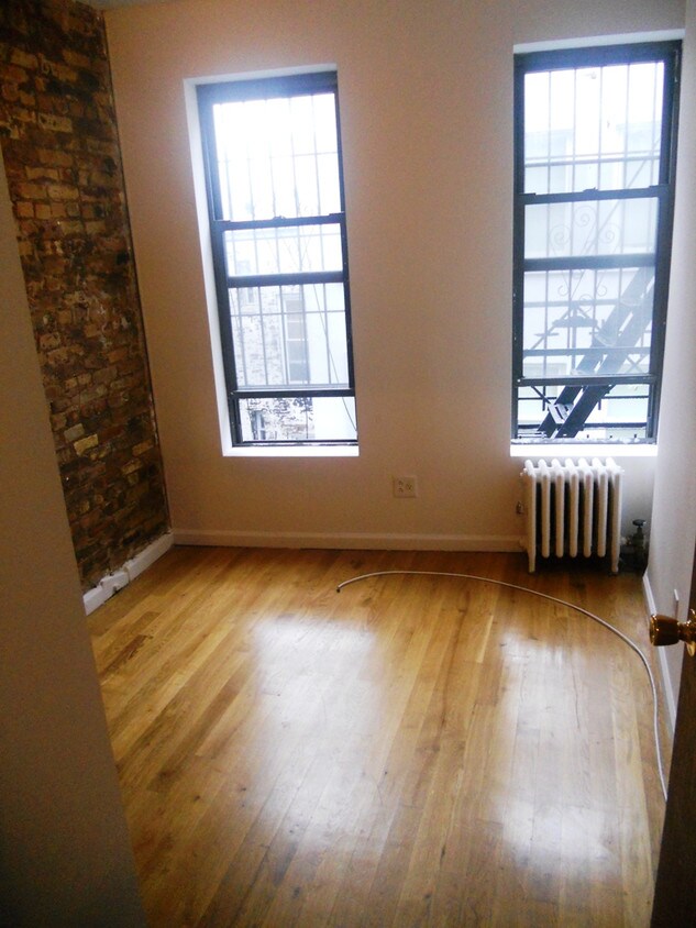 Primary Photo - 166 Mulberry St
