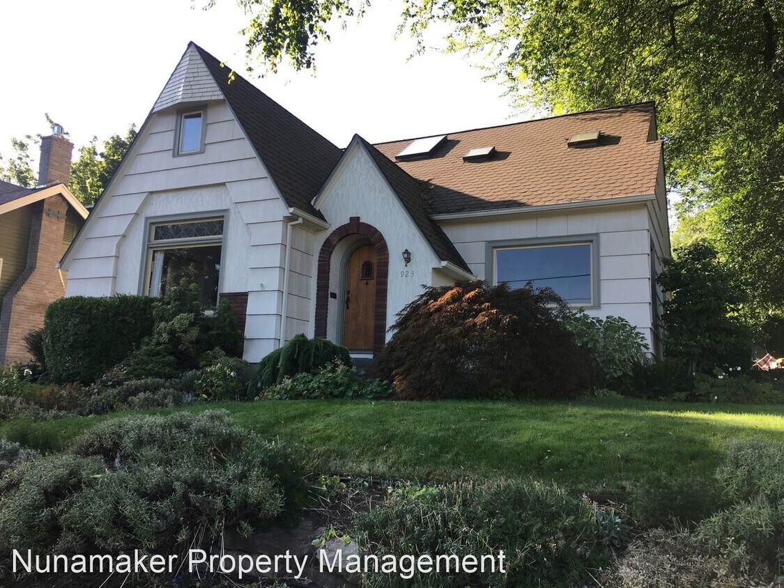 Foto principal - 3 br, 3 bath House - 923 Oak Street