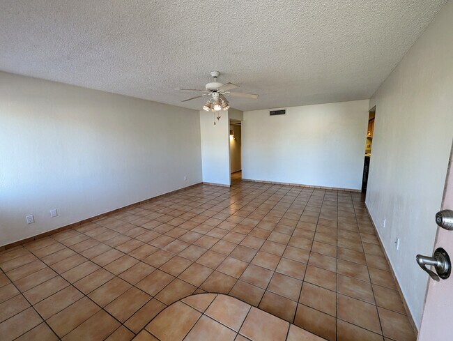 Building Photo - 523 E Orion St