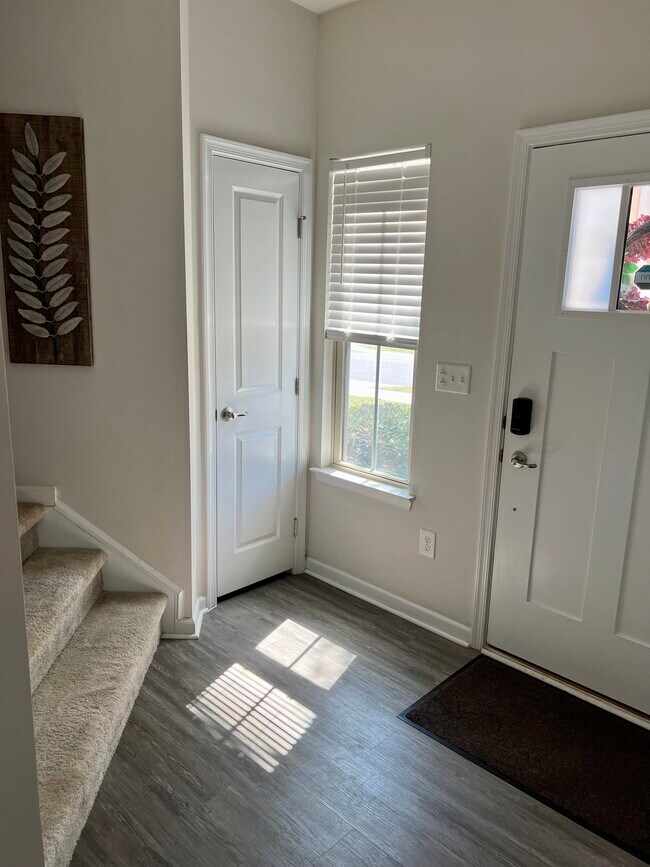 Foto del edificio - 331 Park Meadows Dr