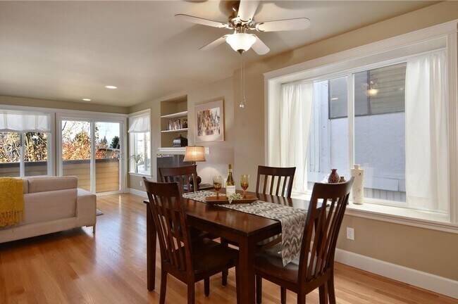 Foto del edificio - 3 br, 3.5 bath House - 11030 C Greenwood A...