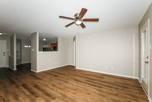 Foto del edificio - 687 Hickory Pine Dr