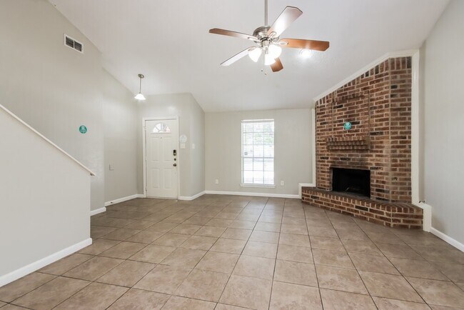 Building Photo - 2823 Forestbrook Dr