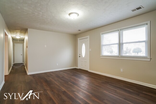 Building Photo - The living is easy in this 3 bedroom, 1.5 ...