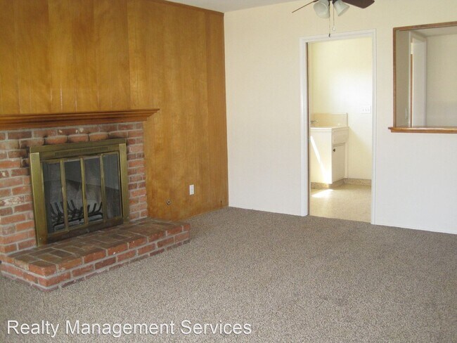 Building Photo - 3 br, 2.5 bath House - 2715 Crest Dr