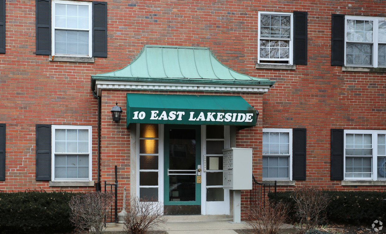 Primary Photo - 10-18 E Lakeside Ave