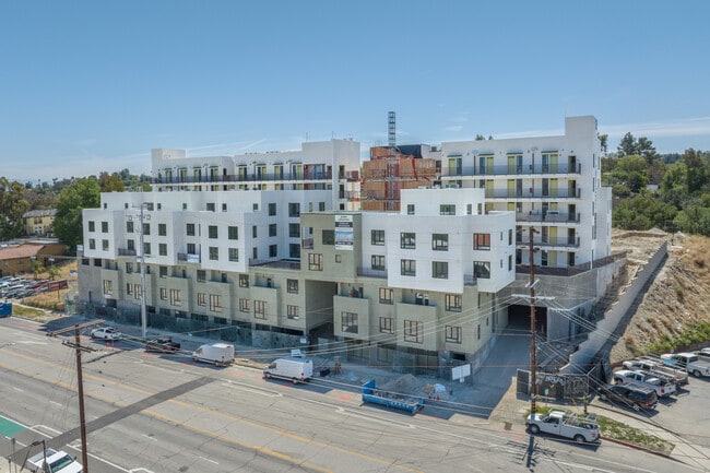 Foto del edificio - Woodlake Apartments