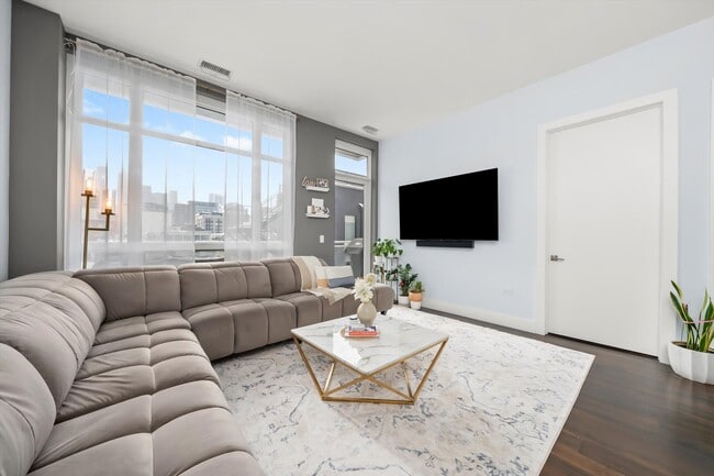 Foto del edificio - 367 W Locust St