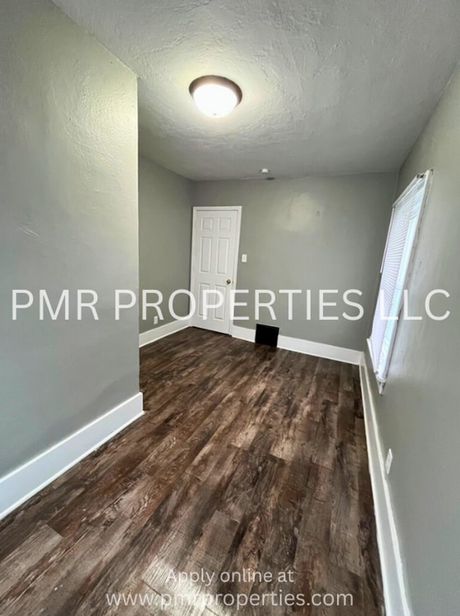 Building Photo - 2 Bedrooms/1 Bathroom House