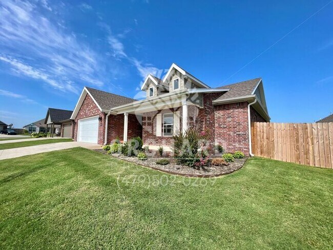 Foto del edificio - Single Family Home - Sought-After Applewoo...