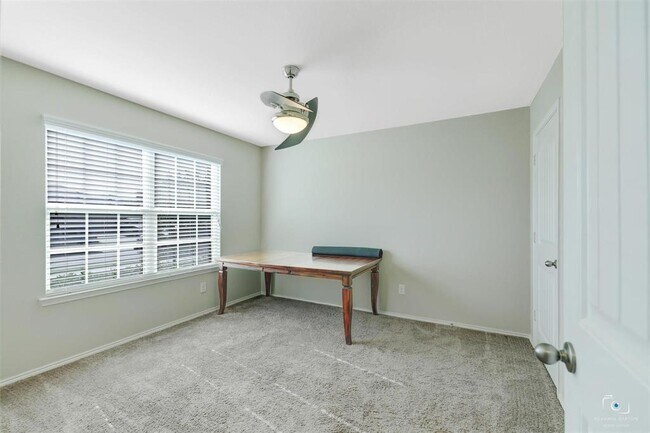 Foto del edificio - 2334 Triston St