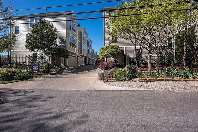 Building Photo - 7416 Coronado Ave