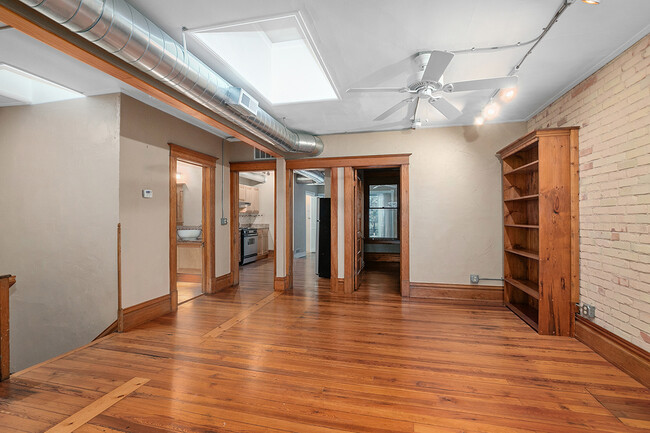 Building Photo - 948 Fulton St E