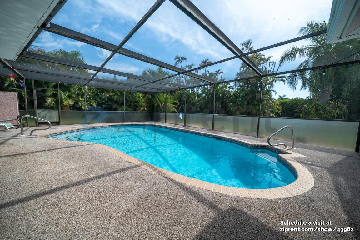 Foto principal - 1774 Whiskey Creek Dr