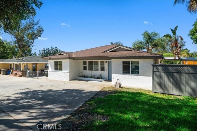 Building Photo - 2448 Corona Ave