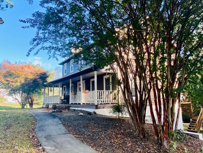 Building Photo - NEW RENTAL AVAILABLE 5/1/24
