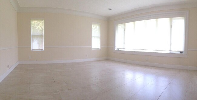 Building Photo - 6593 Serena Ln