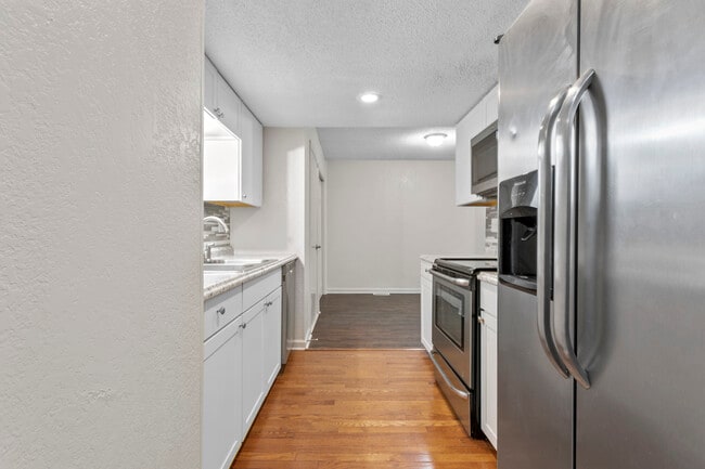Building Photo - 529 NW Valleybrook Rd