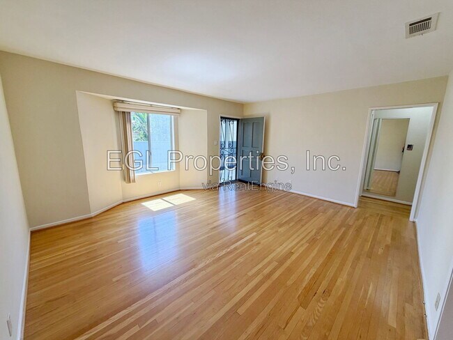 Building Photo - 5433 Cartwright Ave
