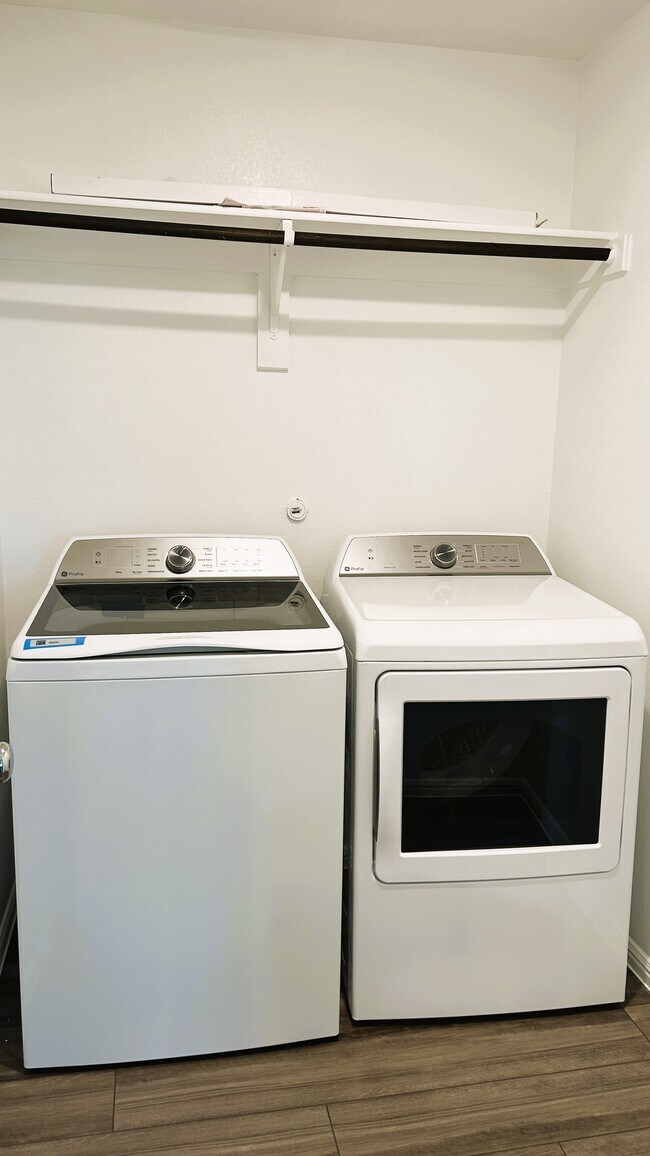 Building Photo - 13120 Yellowstone Way