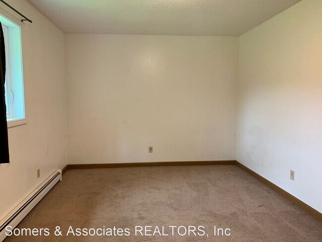 Building Photo - 1280 Airline Dr