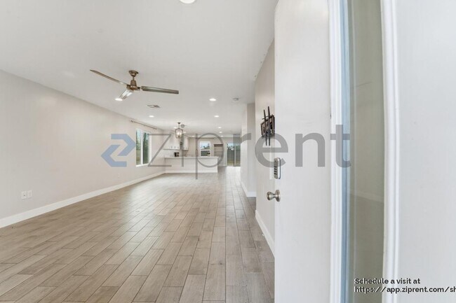 Foto del edificio - 1121 E Apache St