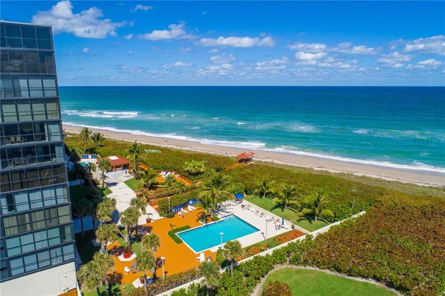 Building Photo - 10410 S Ocean Dr
