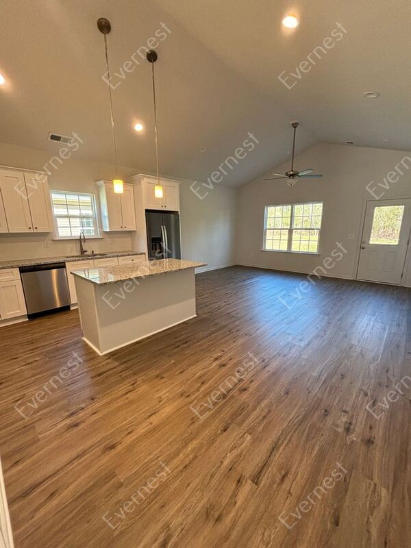 Foto del edificio - 10828 Mt Holly Rd