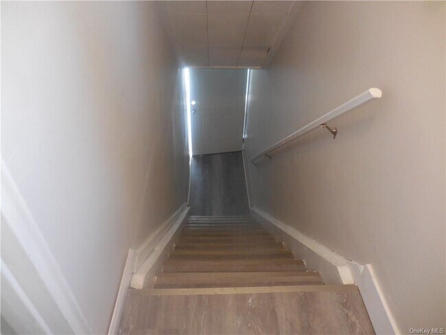 Building Photo - 14 Maurice Ln