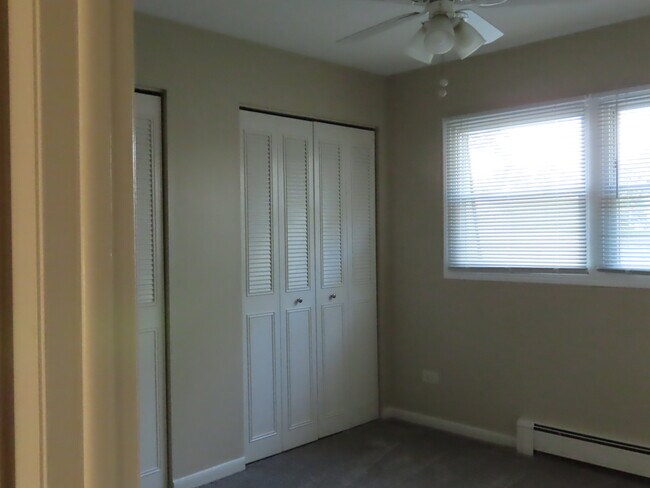 Building Photo - 9721 Ravinia Ln