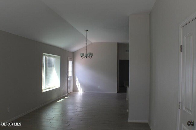 Foto del edificio - 7425 Norte Mesa Ln