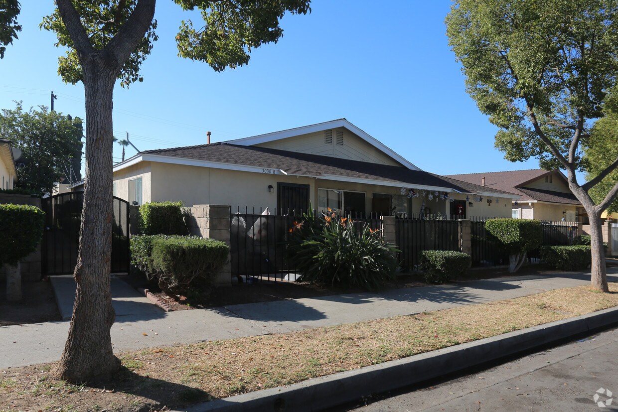 Foto del edificio - 3030 Garnet Ln