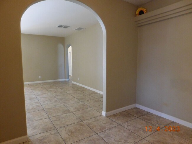 Building Photo - 219 Larkspur St